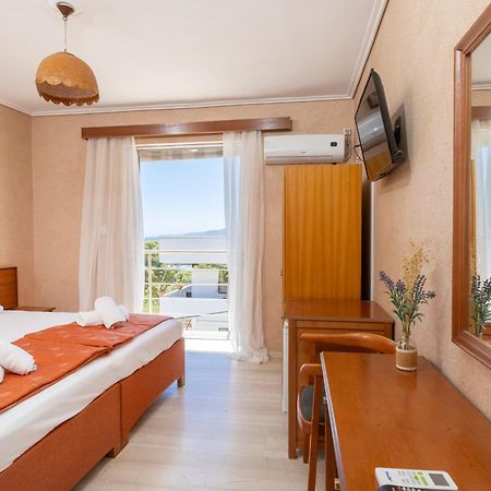 Oelia Rooms & Apartments Agia Marina  Buitenkant foto