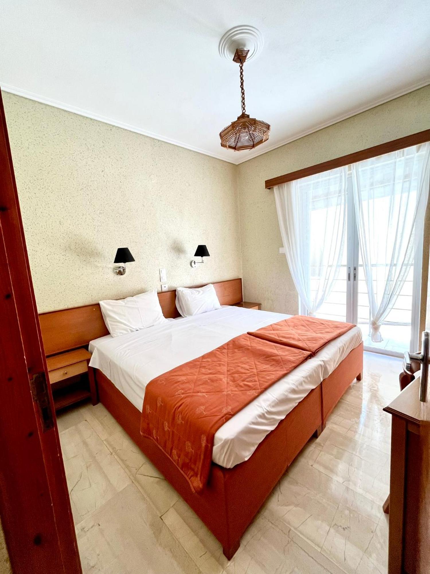 Oelia Rooms & Apartments Agia Marina  Buitenkant foto
