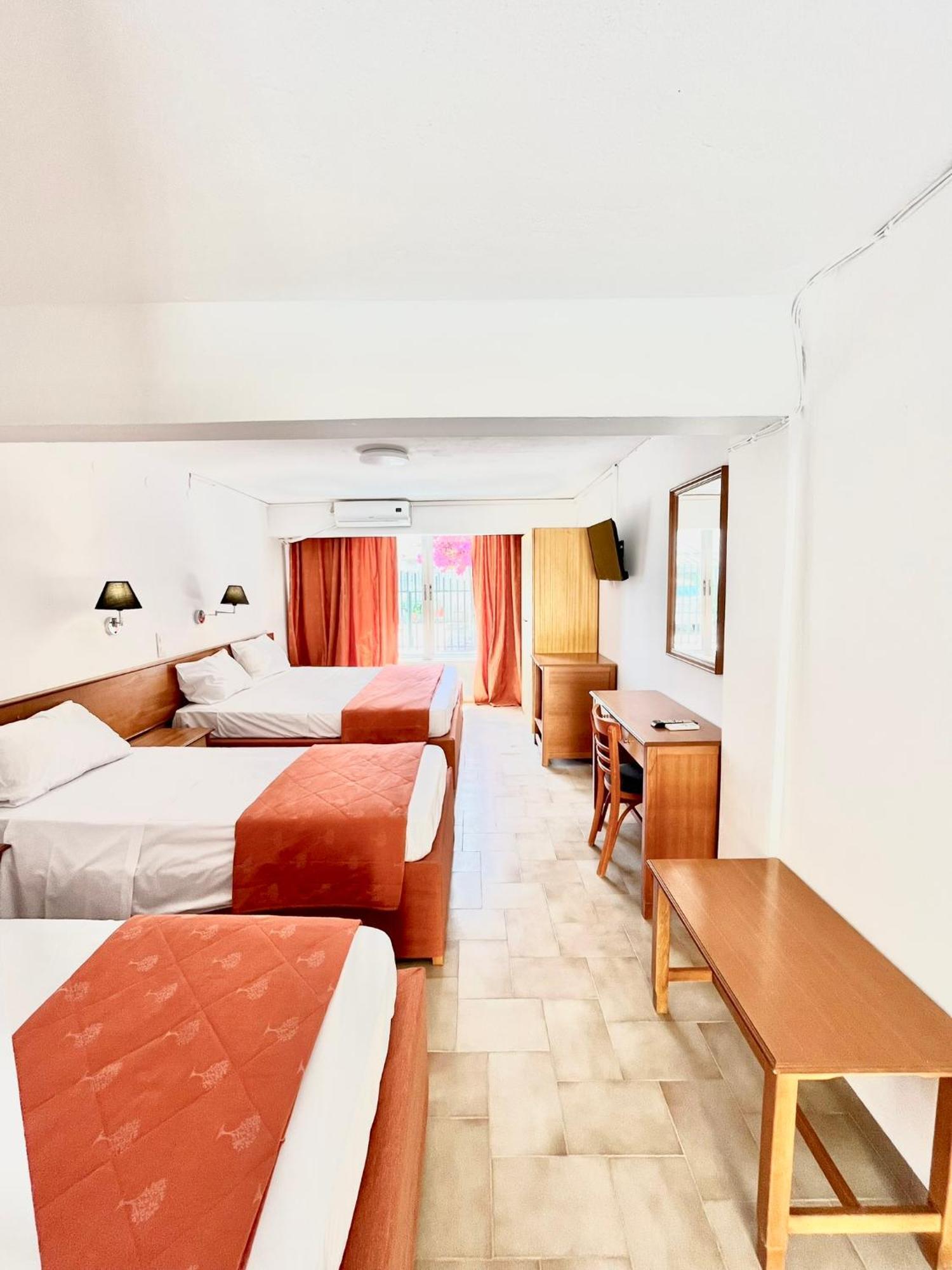 Oelia Rooms & Apartments Agia Marina  Buitenkant foto