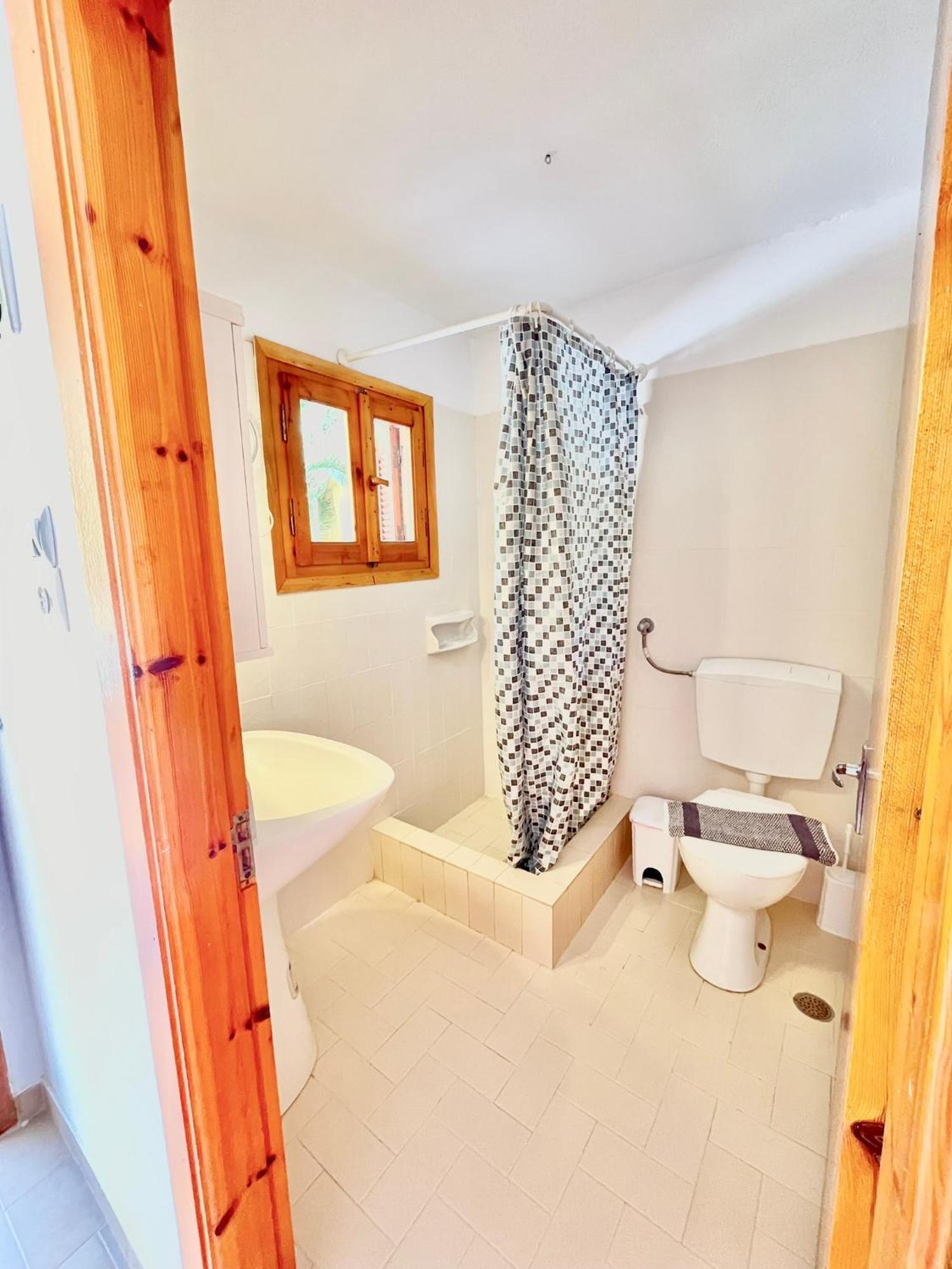 Oelia Rooms & Apartments Agia Marina  Buitenkant foto