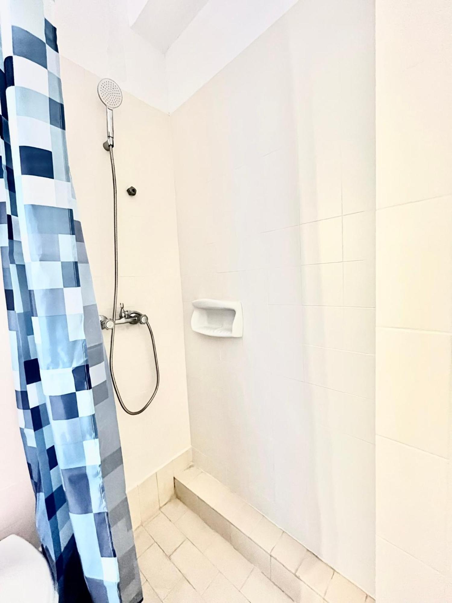 Oelia Rooms & Apartments Agia Marina  Buitenkant foto