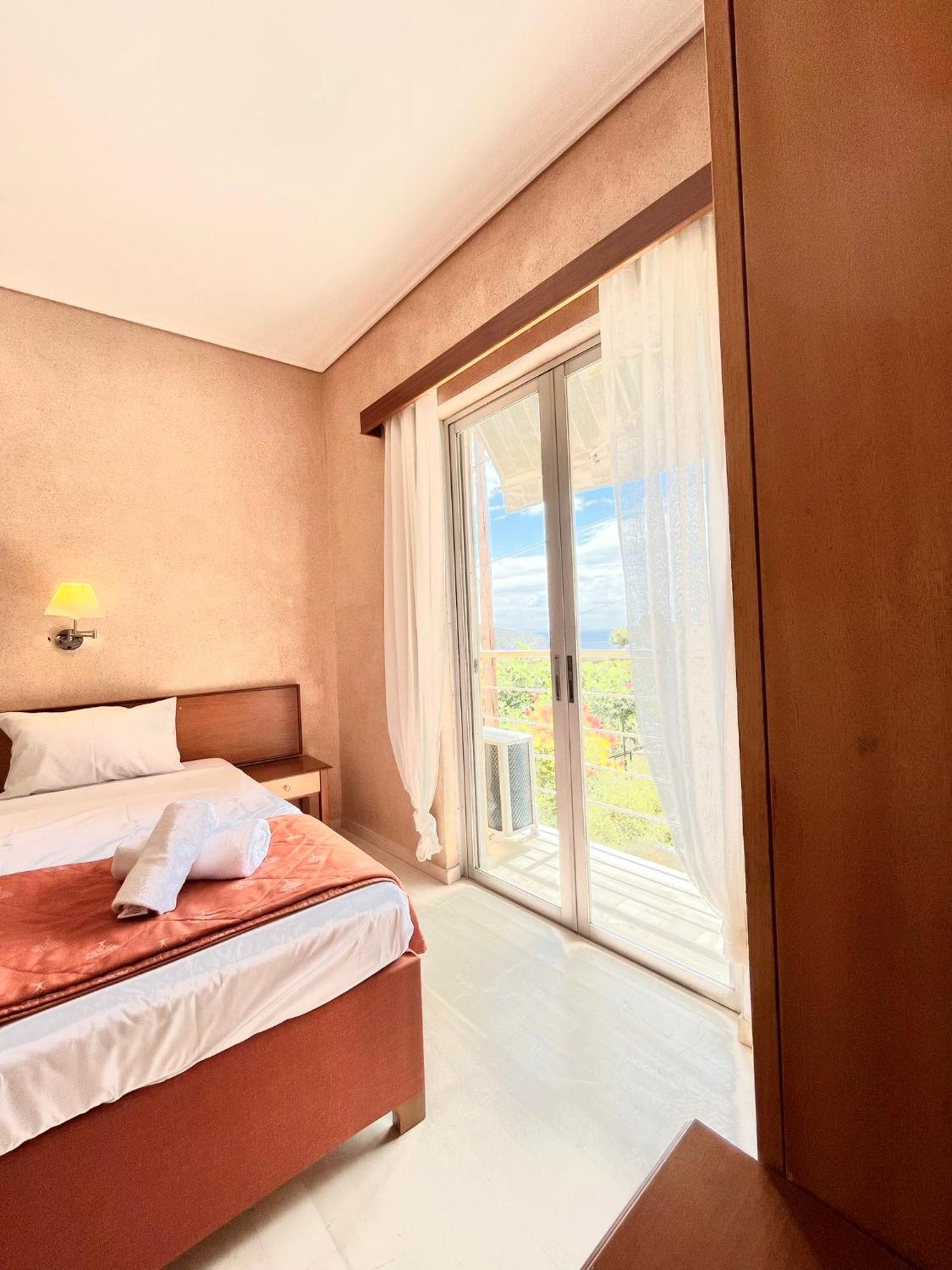 Oelia Rooms & Apartments Agia Marina  Buitenkant foto