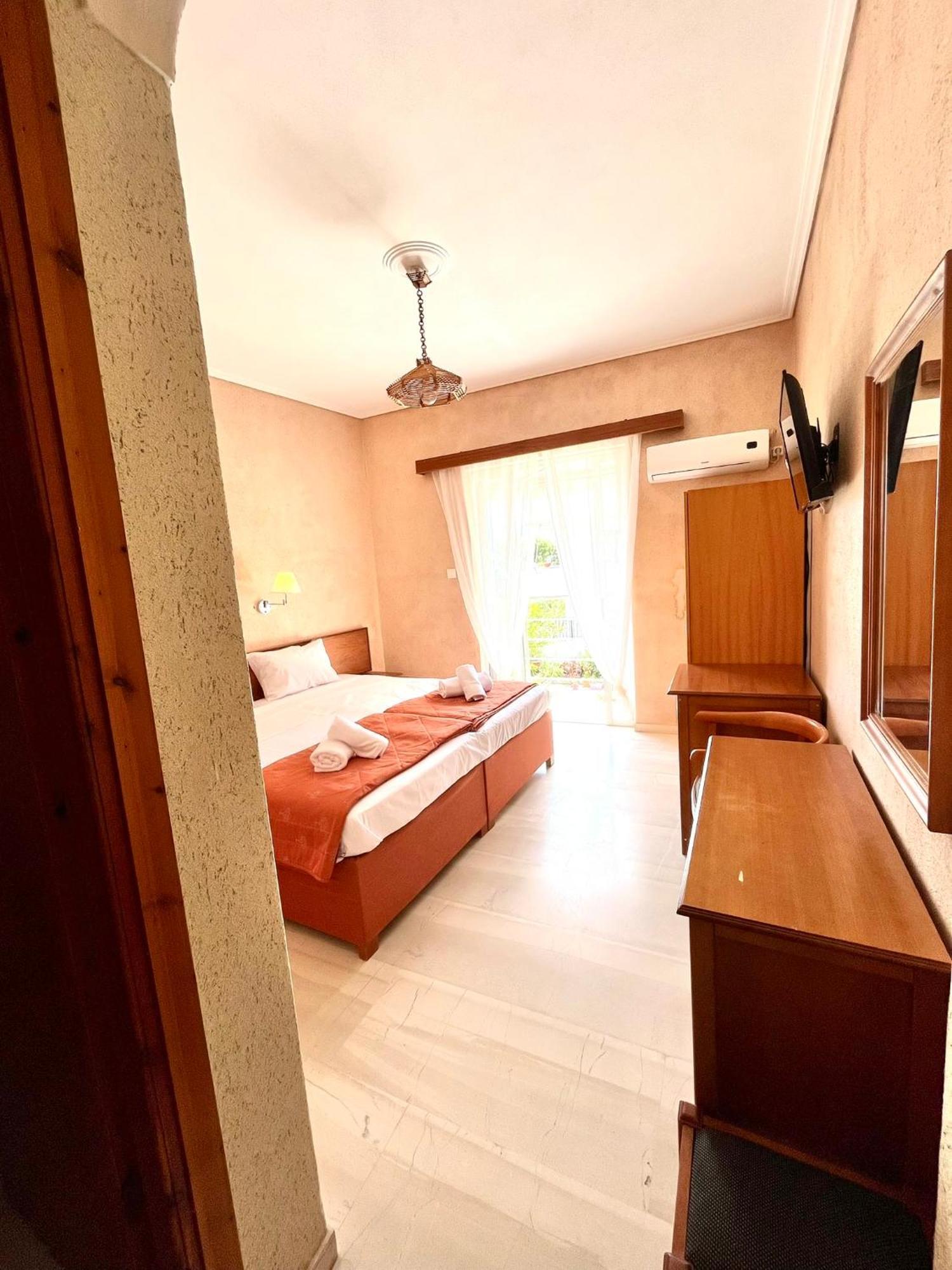 Oelia Rooms & Apartments Agia Marina  Buitenkant foto