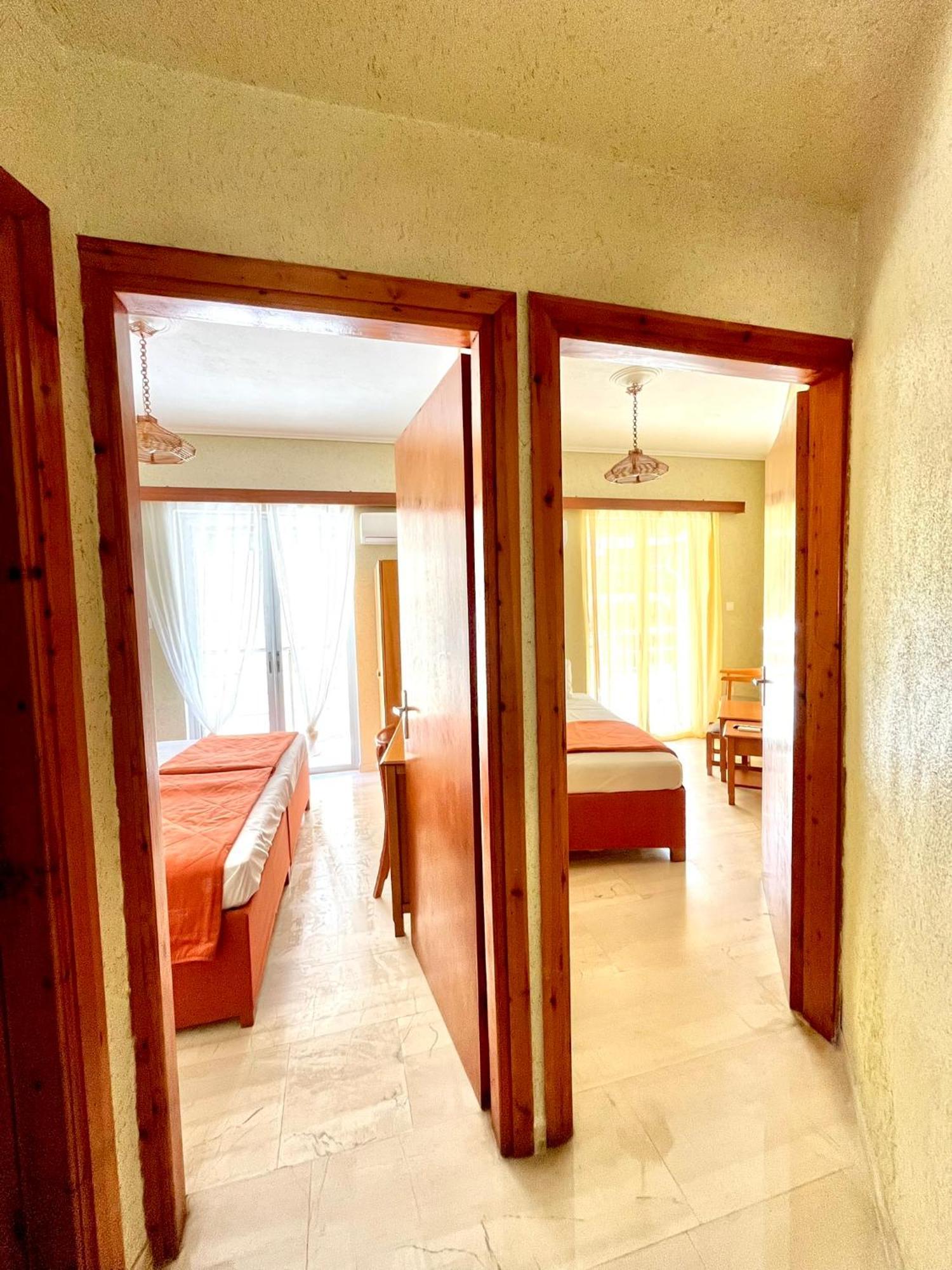 Oelia Rooms & Apartments Agia Marina  Buitenkant foto