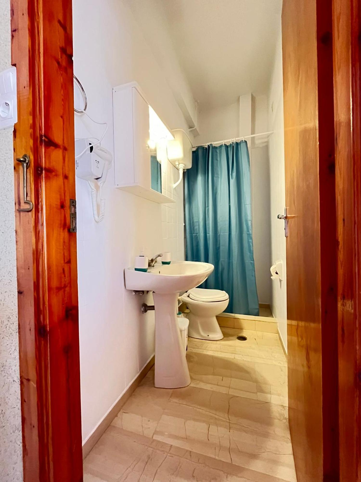 Oelia Rooms & Apartments Agia Marina  Buitenkant foto