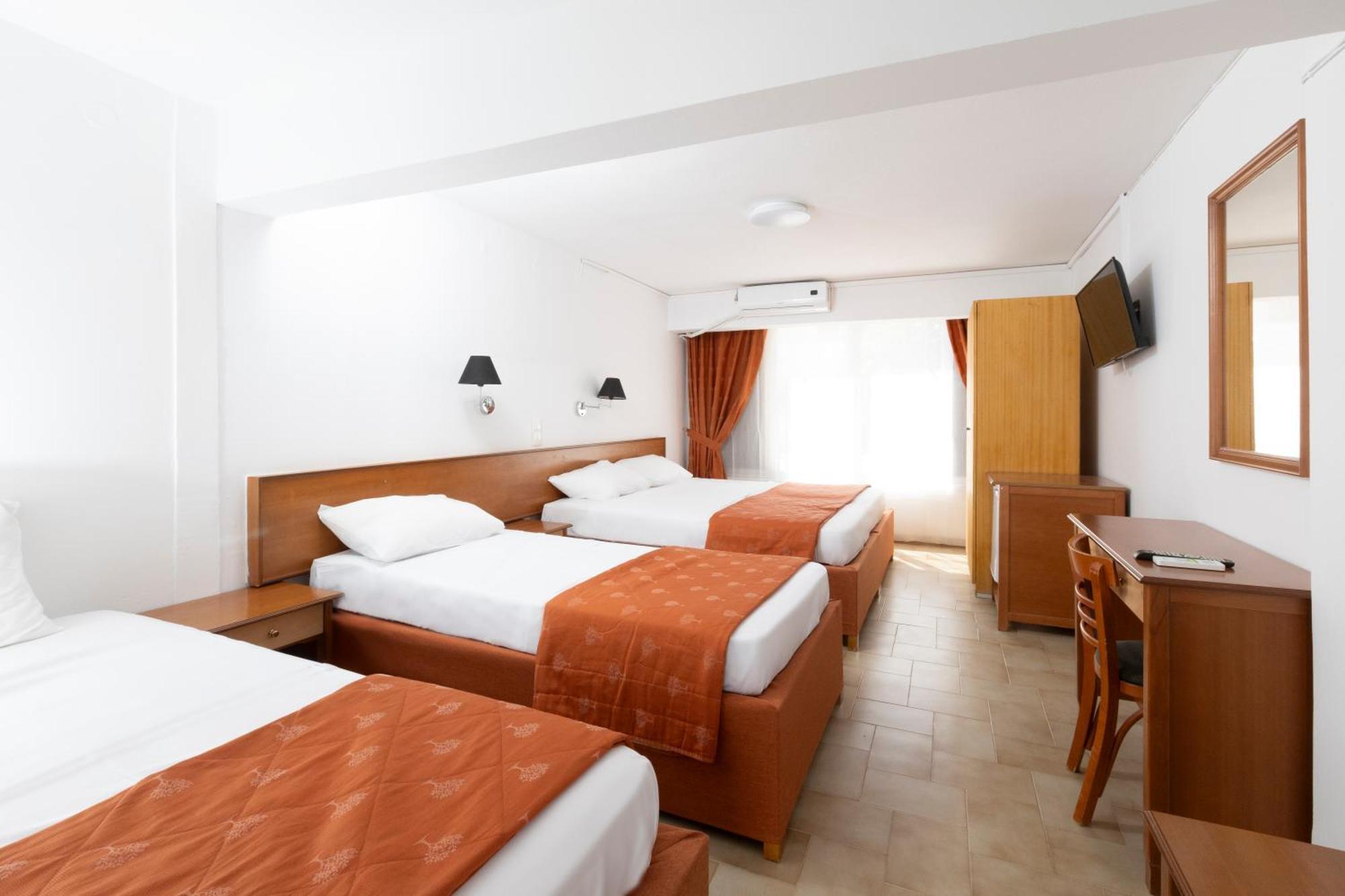 Oelia Rooms & Apartments Agia Marina  Buitenkant foto
