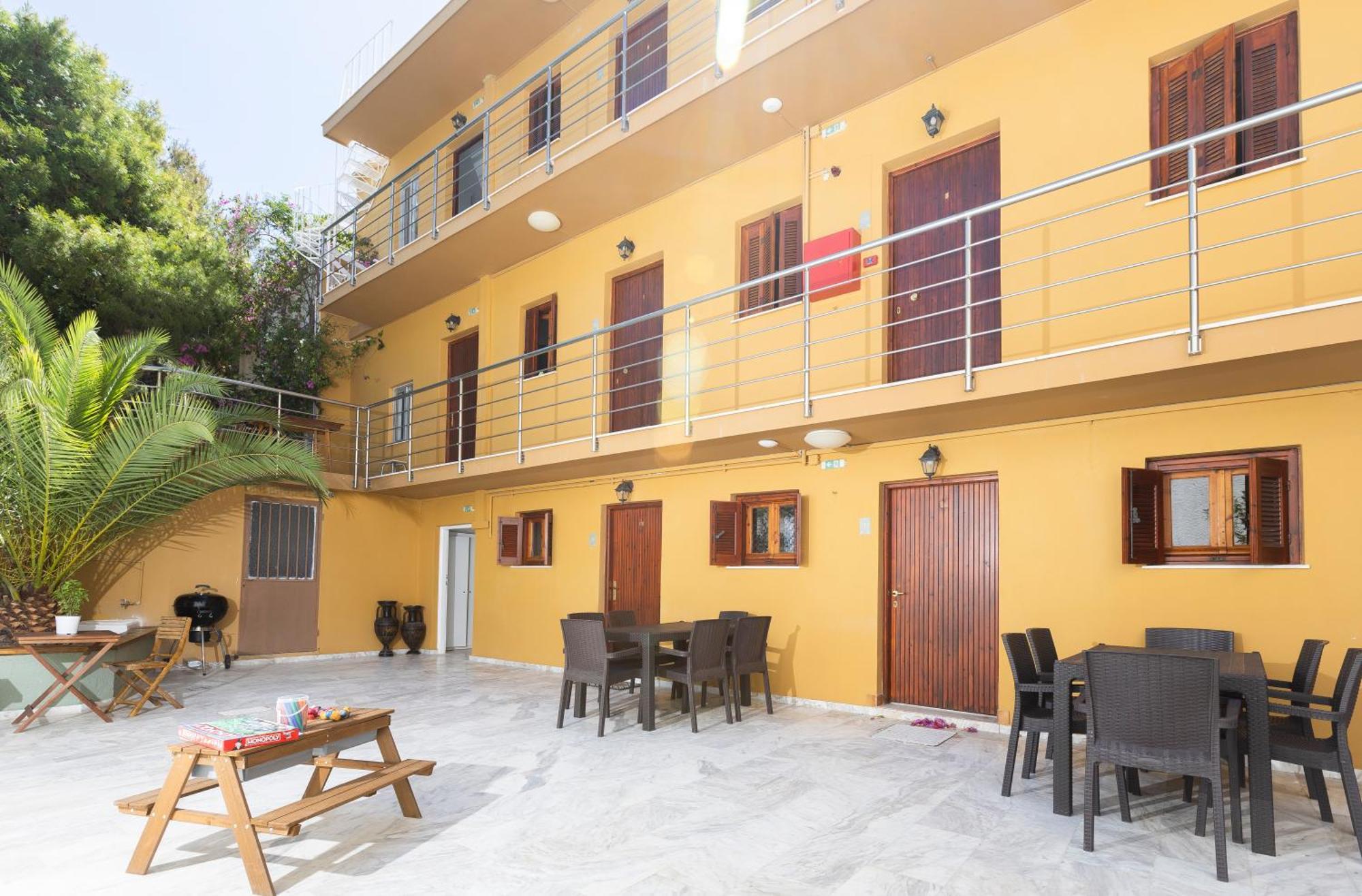 Oelia Rooms & Apartments Agia Marina  Buitenkant foto