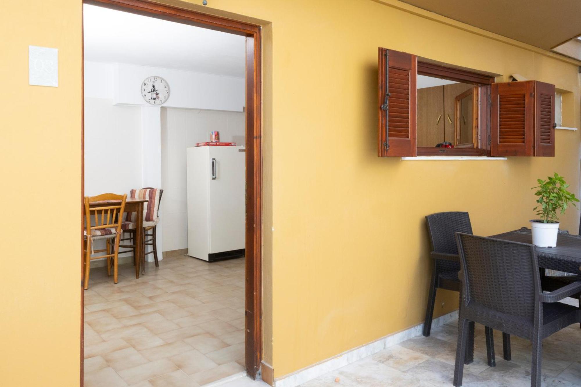 Oelia Rooms & Apartments Agia Marina  Buitenkant foto