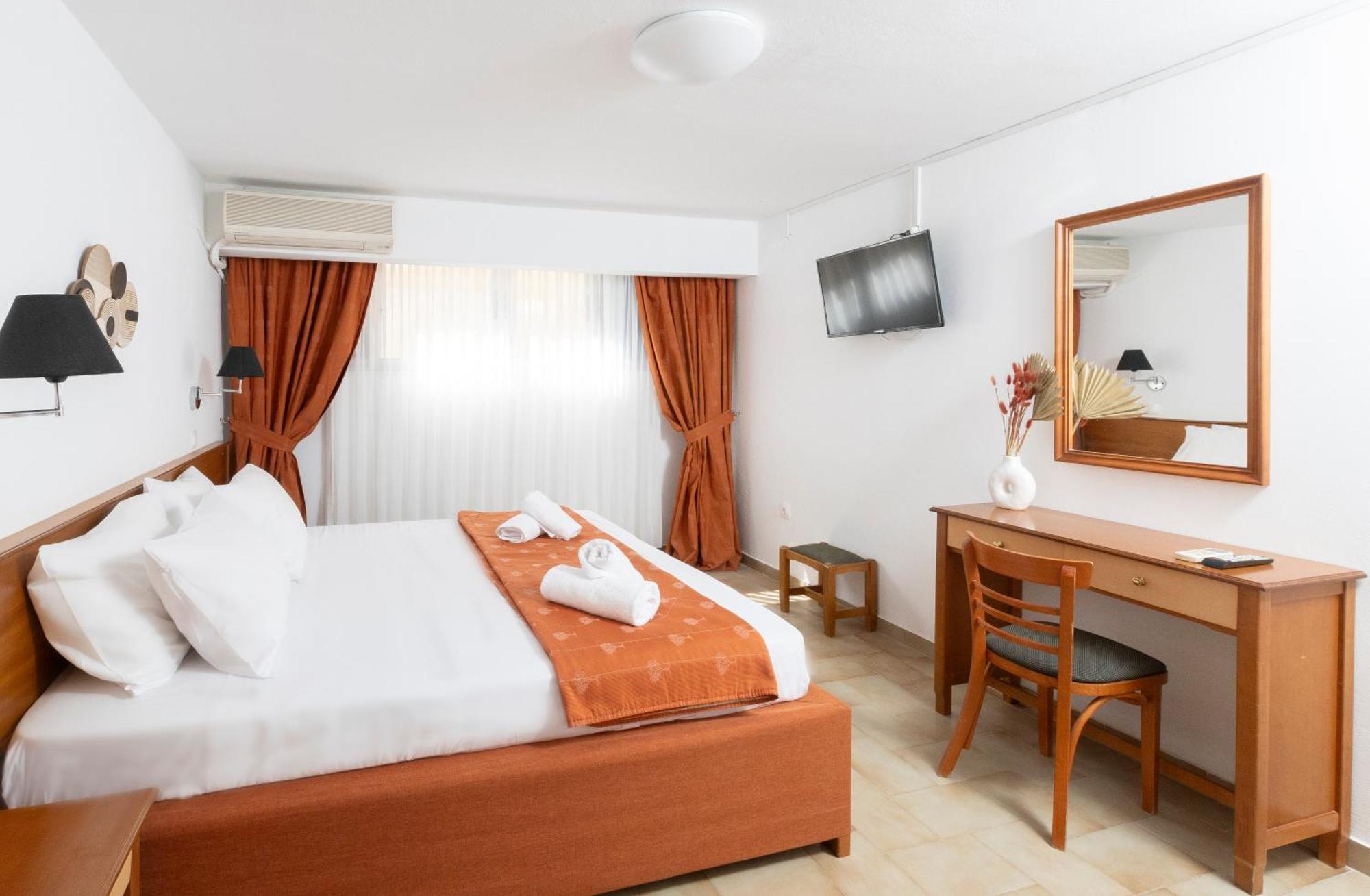 Oelia Rooms & Apartments Agia Marina  Buitenkant foto