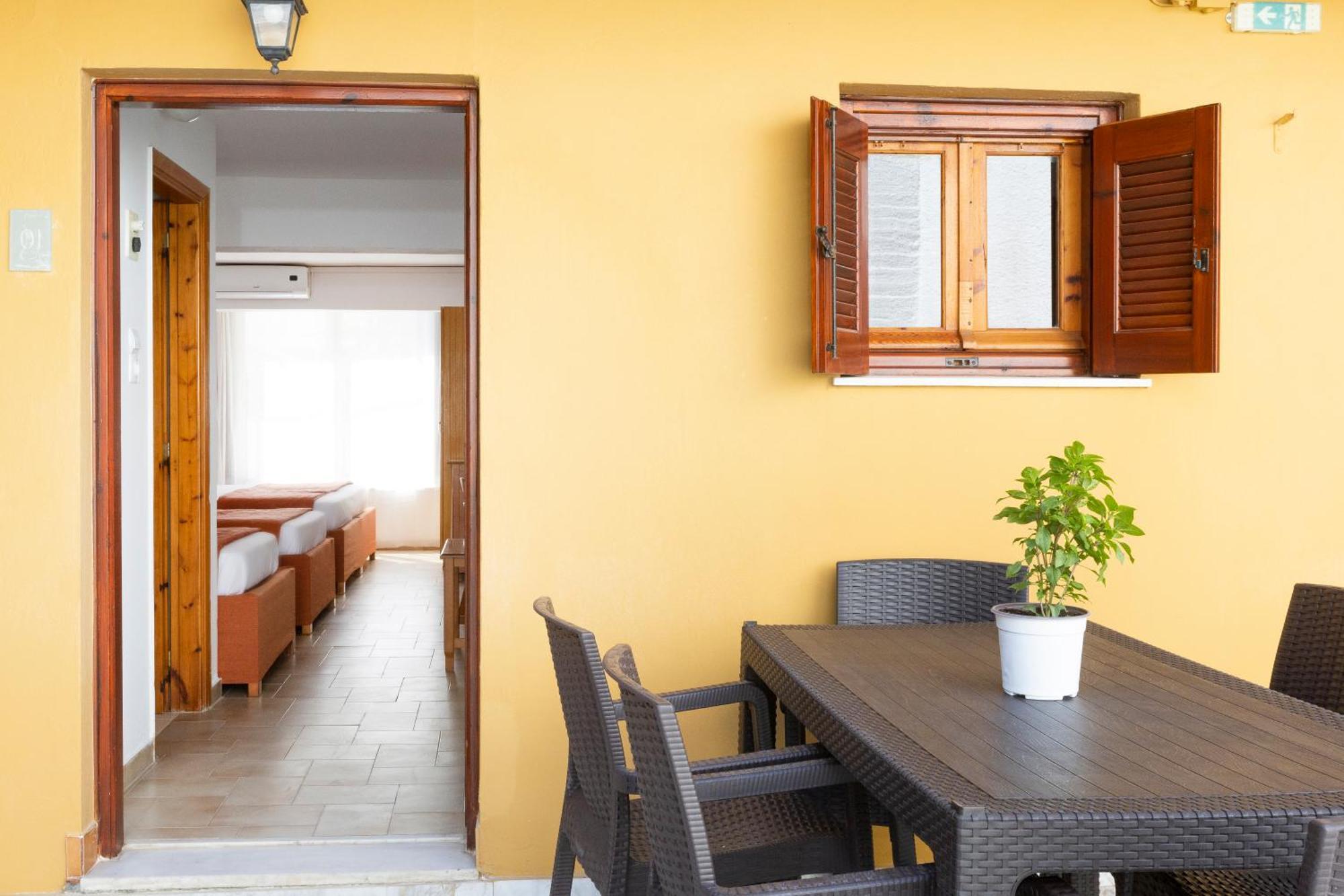 Oelia Rooms & Apartments Agia Marina  Buitenkant foto