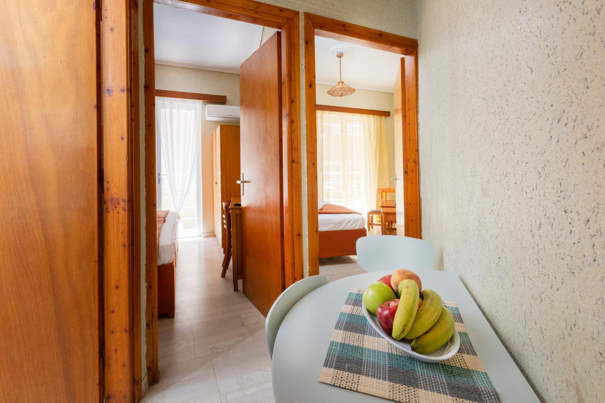 Oelia Rooms & Apartments Agia Marina  Buitenkant foto